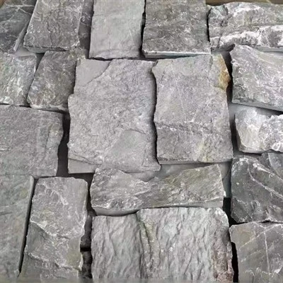 Kalksteingrauer, zufälliger Quaderstein